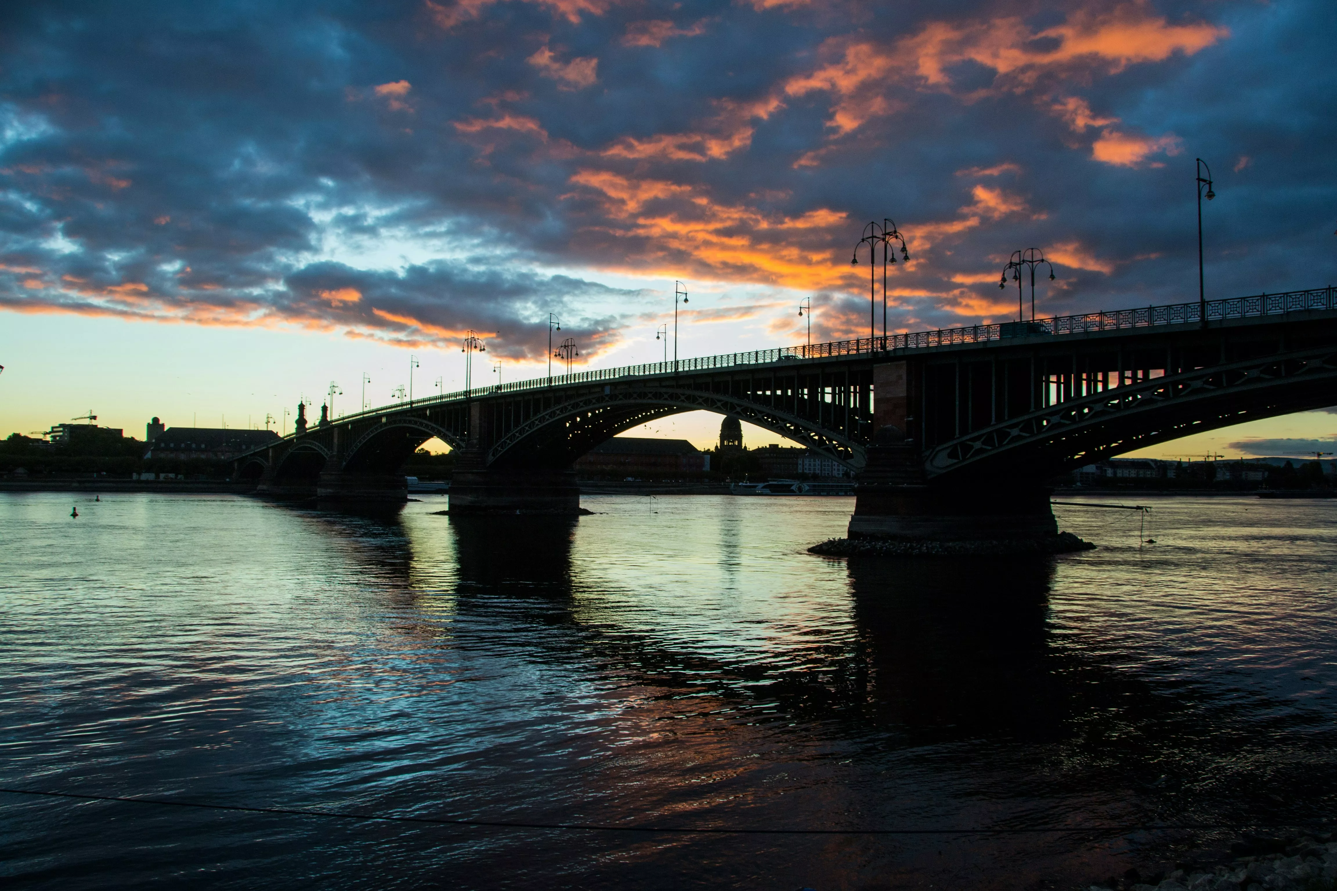 Mainz bei Nacht - Blick auf Brücke - Escort Service Mainz